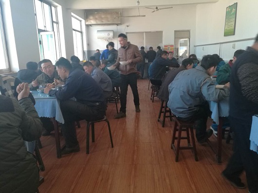 近日山西盛大鋼結(jié)構(gòu)食堂被吃貨們擠爆啦，到底是何美味？