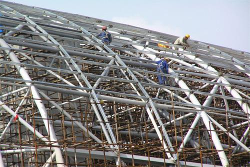 拱形鋼結(jié)構(gòu)廠房有什么優(yōu)勢？
