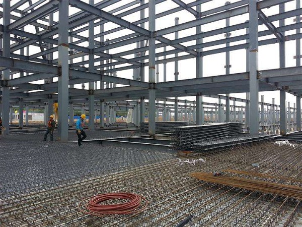 鋼筋桁架樓承板廠家：除了價格，你還需了解這些