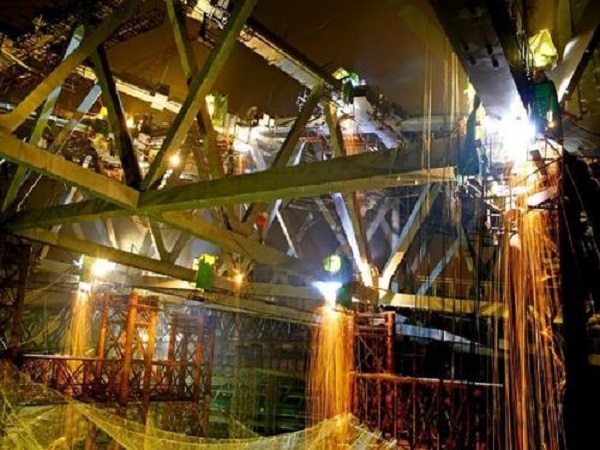 鋼結(jié)構(gòu)廠房連接方面出現(xiàn)問題時(shí)如何解決？