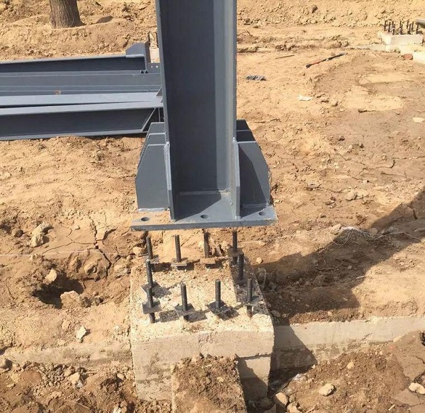 鋼構(gòu)廠房構(gòu)件的連接節(jié)點和柱腳設計應注意這幾點