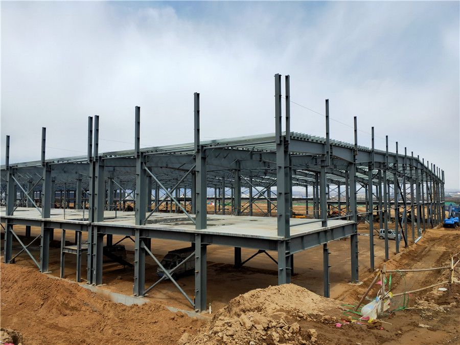 山西鋼結(jié)構(gòu)施工現(xiàn)場(chǎng)